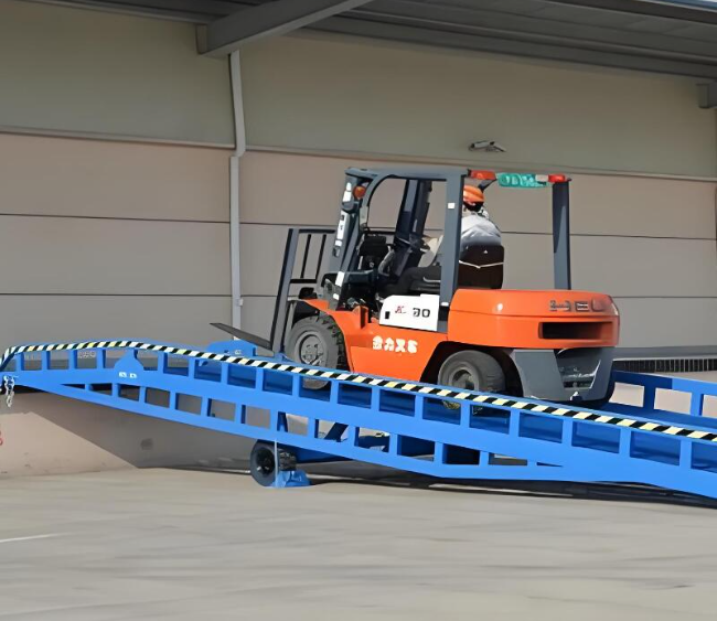 惠州移动式卸货平台（叉车用）